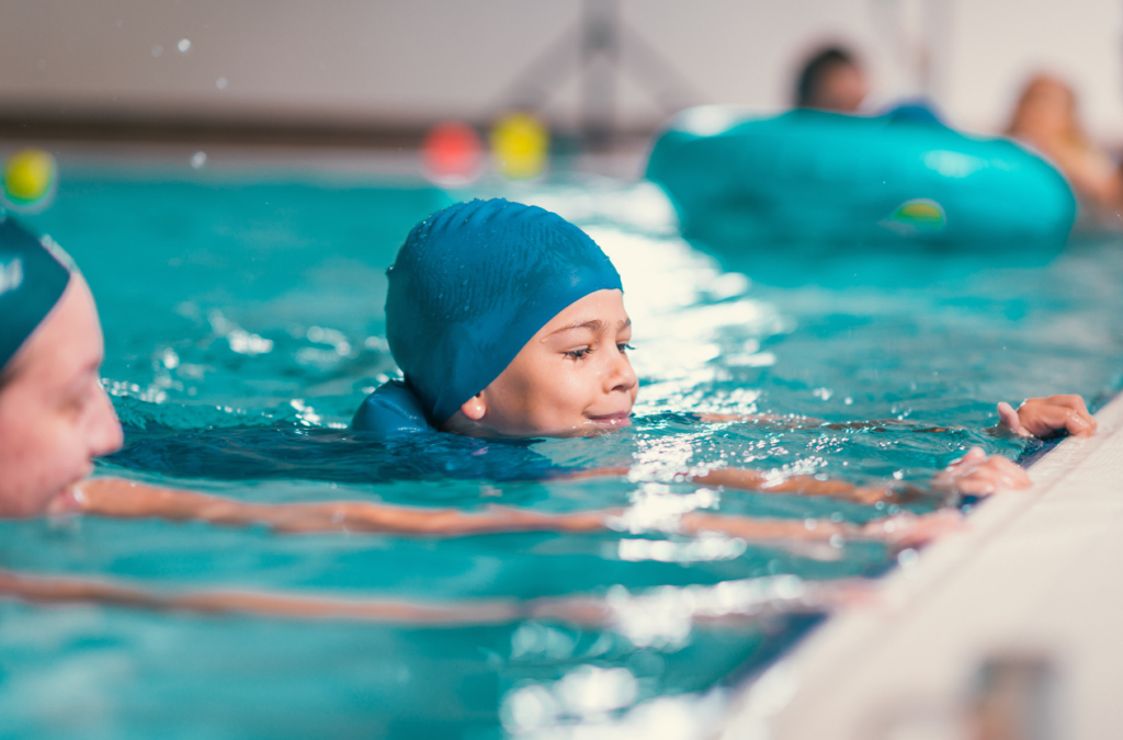 Kind Schwimmt